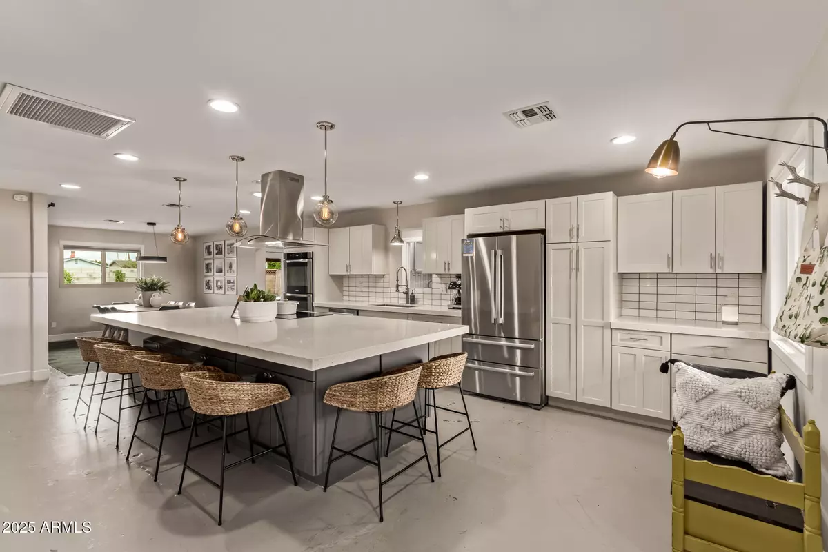 Phoenix, AZ 85028,3834 E SHAW BUTTE Drive