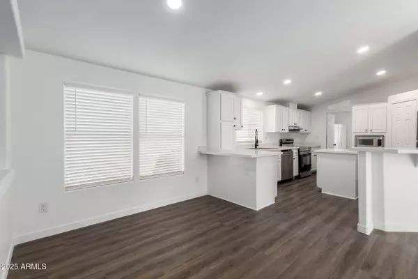 Apache Junction, AZ 85120,1943 N MAIN Drive