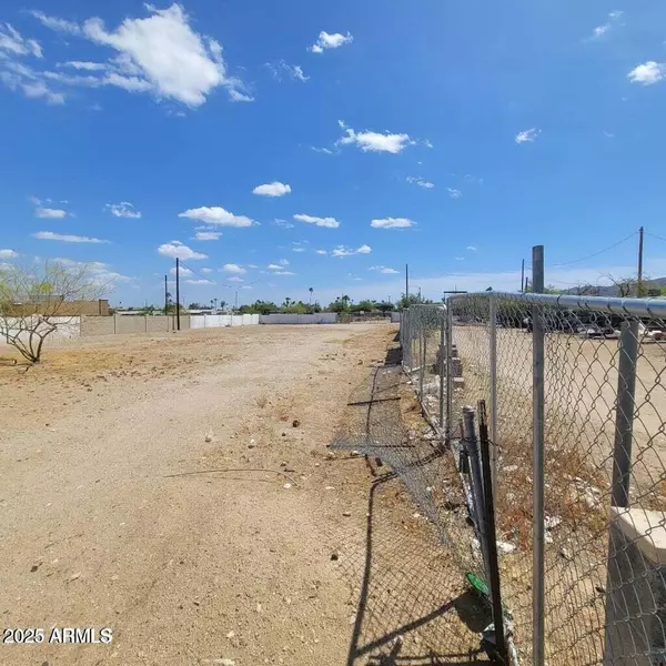 Phoenix, AZ 85041,8621 S 1ST Avenue #101