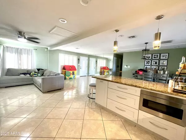 Phoenix, AZ 85008,1245 N Oakleaf Drive