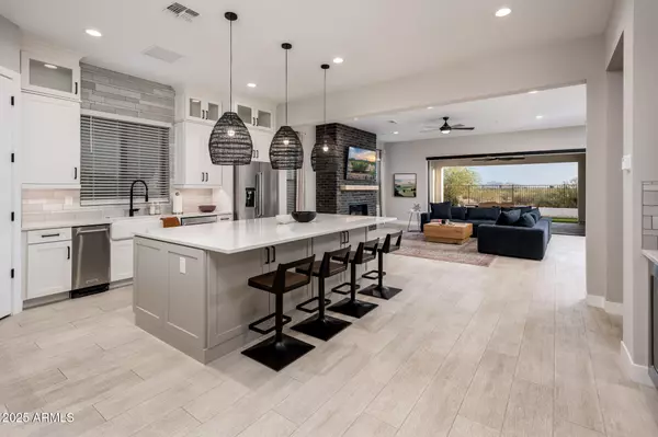 6615 E LIBBY Street, Phoenix, AZ 85054