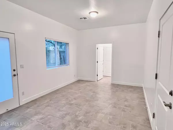 Phoenix, AZ 85018,3000 N 37th Street #6