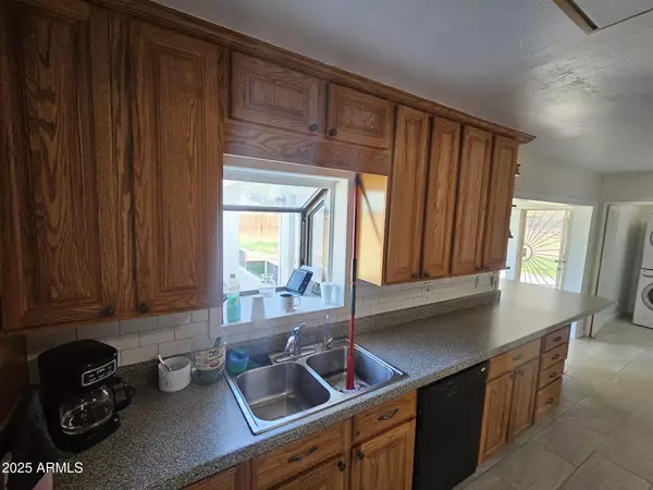 Phoenix, AZ 85042,819 E APOLLO Road