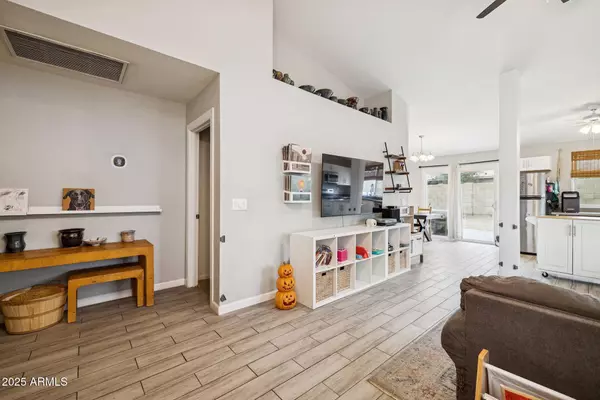 Phoenix, AZ 85042,1701 E Carson Road