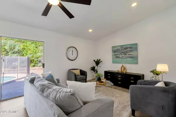Phoenix, AZ 85027,314 W TOPEKA Drive