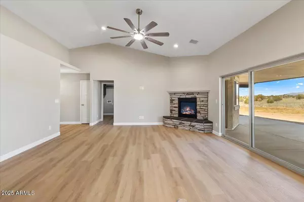 Paulden, AZ 86334,1220 E COUGAR RIDGE Road