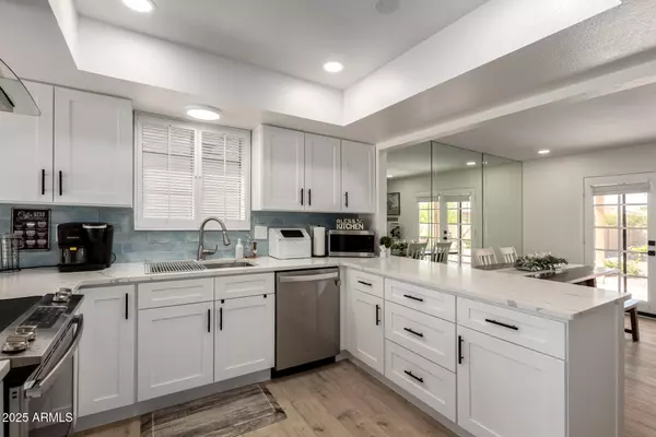 Sun Lakes, AZ 85248,26414 S LAKEMONT Drive