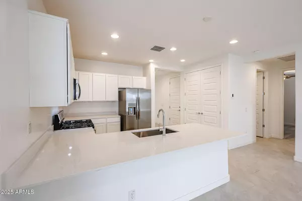 Surprise, AZ 85387,17356 W SMOKETREE Drive