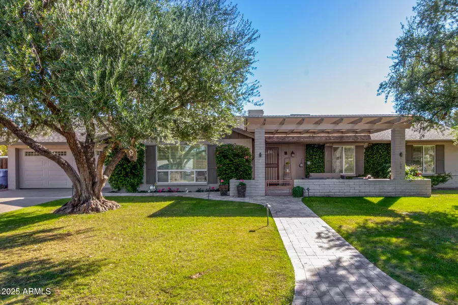 58 E CANTERBURY Court, Phoenix, AZ 85022