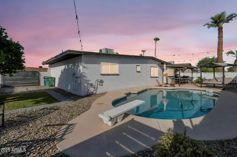 2301 E ENROSE Street, Mesa, AZ 85213