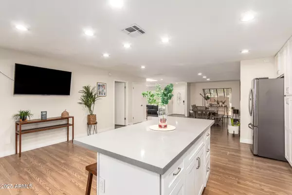 Mesa, AZ 85202,1652 S SAGUARO --