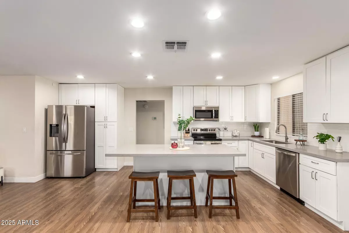 Mesa, AZ 85202,1652 S SAGUARO --