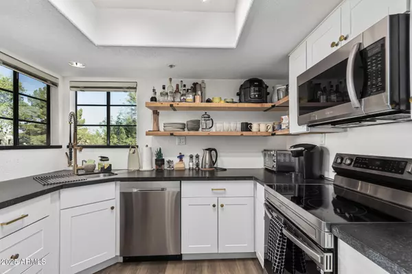 6885 E COCHISE Road #201, Paradise Valley, AZ 85253