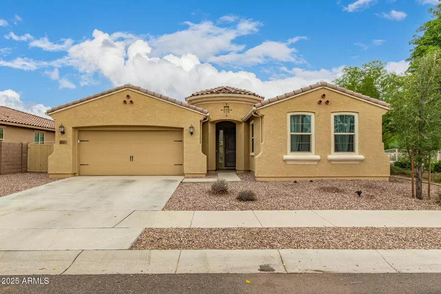 8987 W SELDON Lane, Peoria, AZ 85345