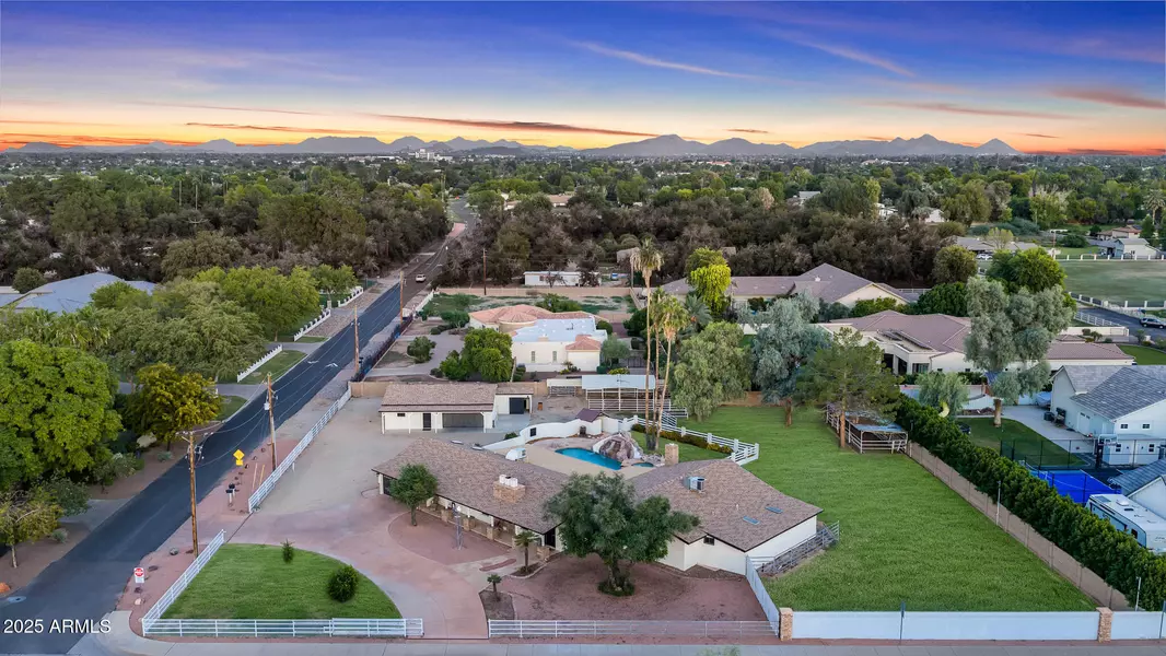 7049 W SURREY Avenue, Peoria, AZ 85381