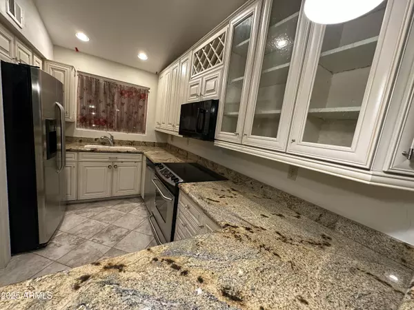 10847 N FAIRWAY Court #211, Sun City, AZ 85351