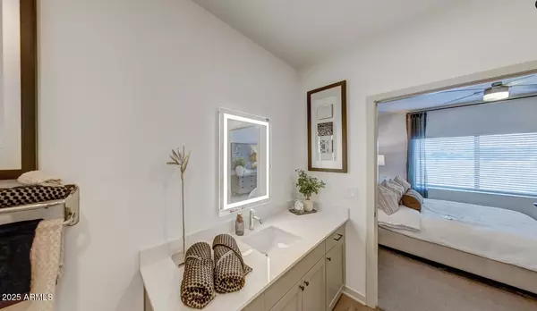 Gilbert, AZ 85233,1225 N ARIZONA Avenue #B2.1