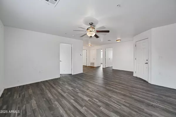 Phoenix, AZ 85033,3065 N 67TH Avenue #222