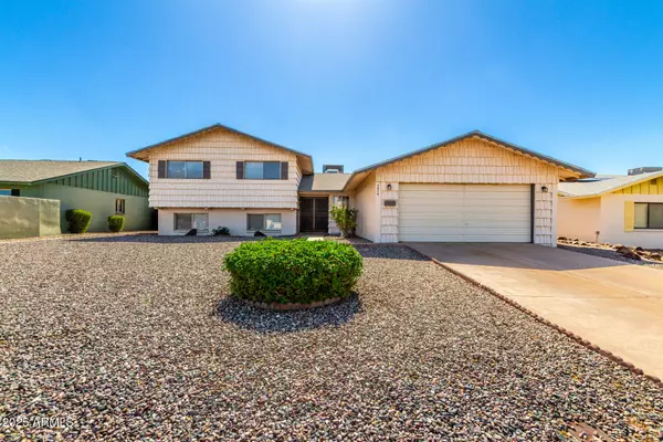 3819 W MAUNA LOA Lane, Phoenix, AZ 85053