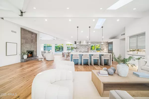 Phoenix, AZ 85018,5816 E Calle Del Media --