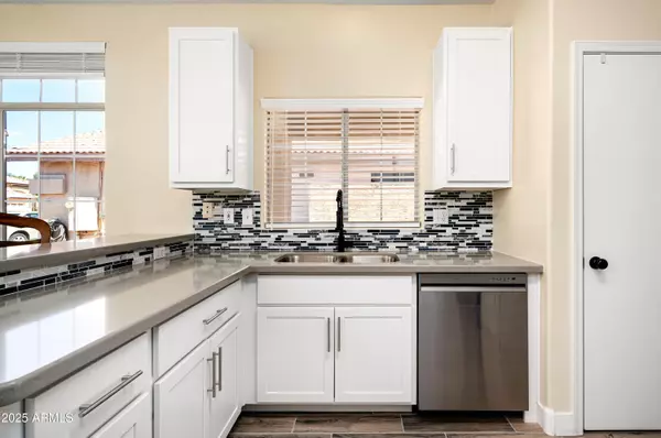 Phoenix, AZ 85023,239 W ANGELA Drive