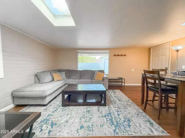 Phoenix, AZ 85014,1221 E HIGHLAND Avenue #2