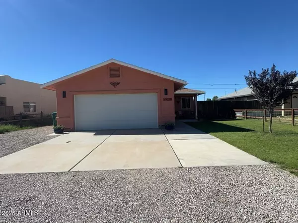 10238 S HONEYSUCKLE Drive, Hereford, AZ 85615