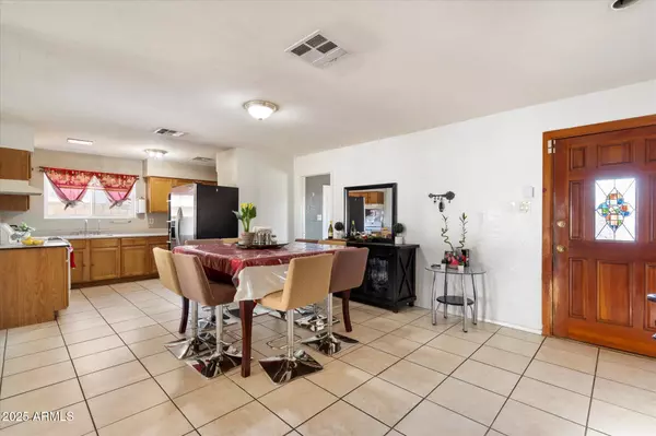 Phoenix, AZ 85033,6148 W FLOWER Street