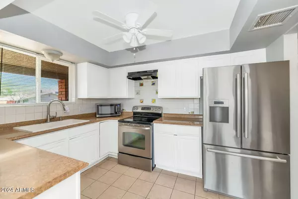 316 E VOGEL Avenue, Phoenix, AZ 85020