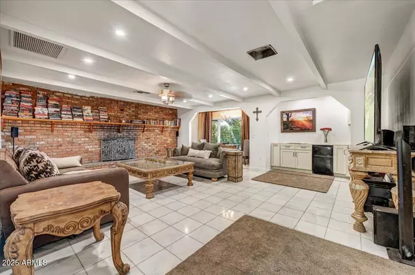 Phoenix, AZ 85021,8001 N 14TH Avenue