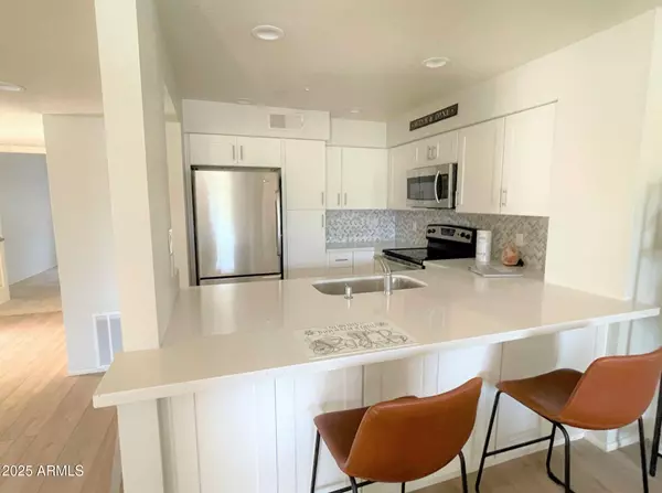 Scottsdale, AZ 85258,10080 E Mountainview Lake Drive #109