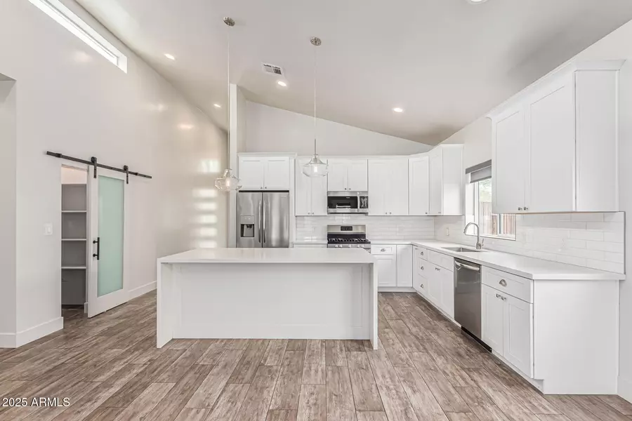 1005 E WELDON Avenue, Phoenix, AZ 85014