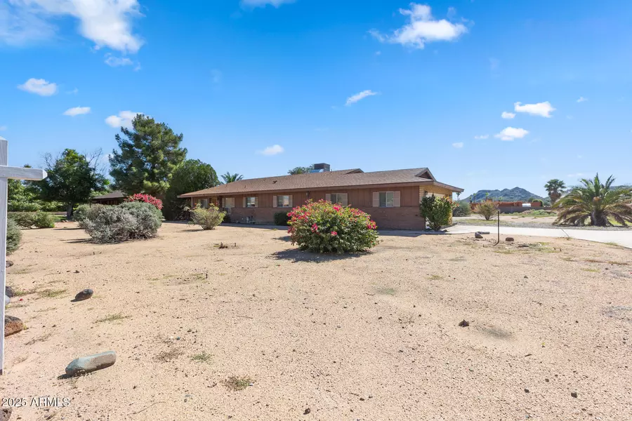 5027 W SOFT WIND Drive, Glendale, AZ 85310