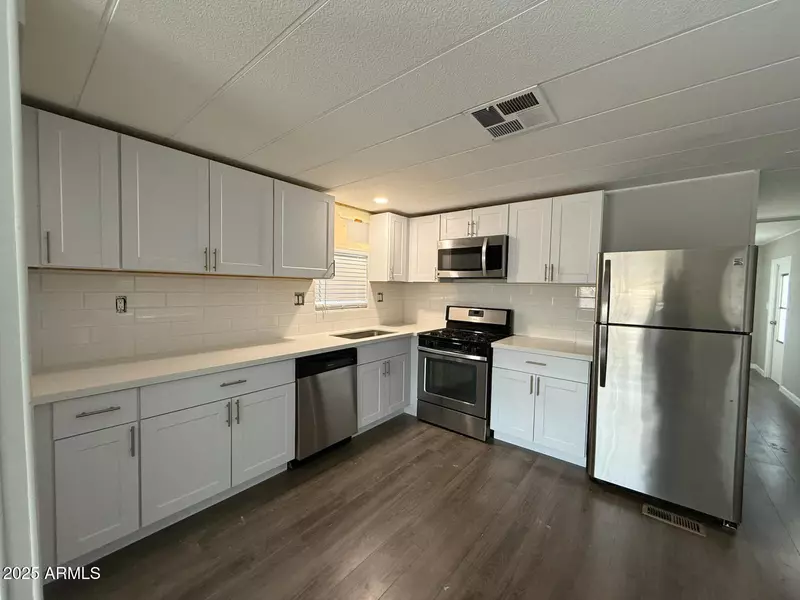 303 S Recker Road #200, Mesa, AZ 85206