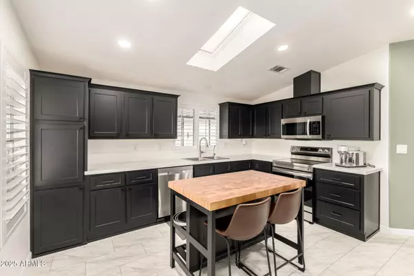 Apache Junction, AZ 85119,3301 S GOLDFIELD Road #2004