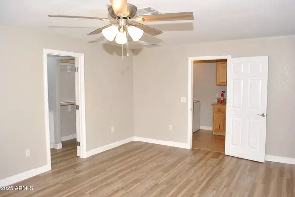 Phoenix, AZ 85027,307 W PIUTE Avenue