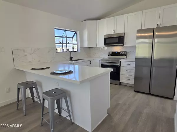 5108 E SHOMI Street, Phoenix, AZ 85044