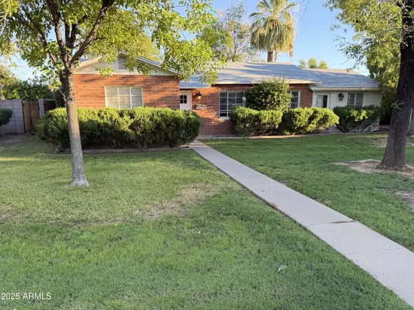 2834 E AVALON Drive, Phoenix, AZ 85016