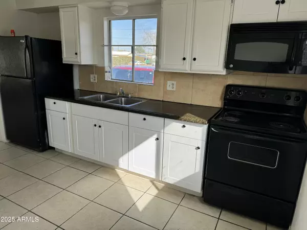 Phoenix, AZ 85008,1002 N 27TH Place