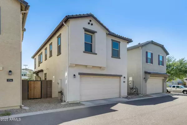 Phoenix, AZ 85043,5742 W ILLINI Street