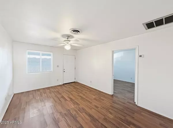 Phoenix, AZ 85020,513 E Hatcher Road #9