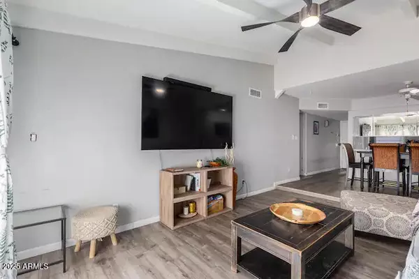 Phoenix, AZ 85018,3039 N 38TH Street #8