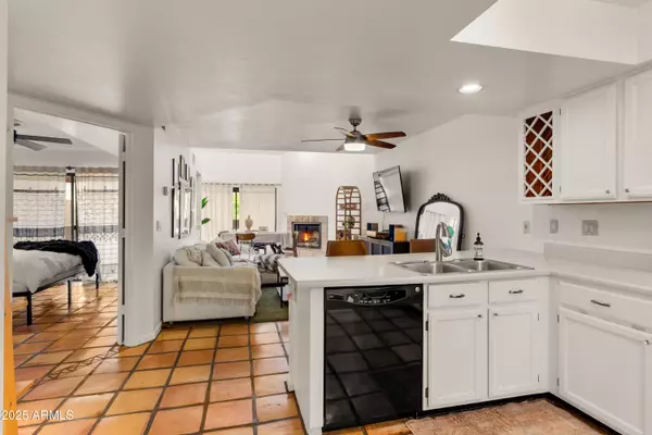 Scottsdale, AZ 85258,8651 E ROYAL PALM Road #208