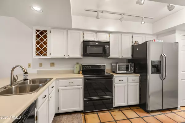 Scottsdale, AZ 85258,8651 E ROYAL PALM Road #208