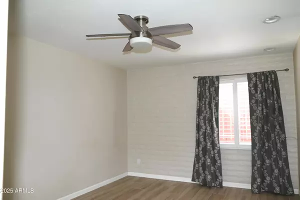Phoenix, AZ 85018,3066 N 32nd Street #373
