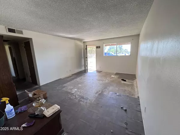 Phoenix, AZ 85029,2122 W DAHLIA Drive