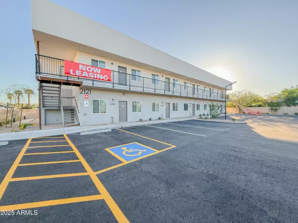Phoenix, AZ 85009,2121 W ADAMS Street #102