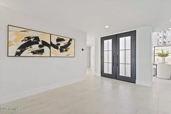 Phoenix, AZ 85018,3800 E LINCOLN Drive #42