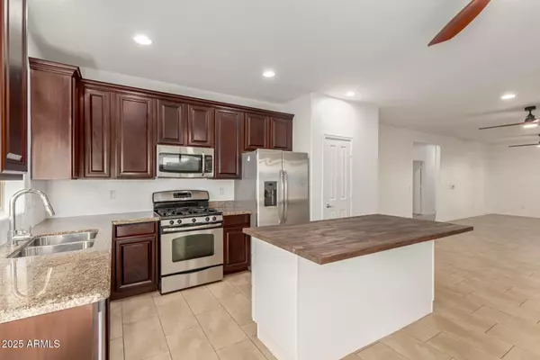 San Tan Valley, AZ 85143,813 W LOVE Road