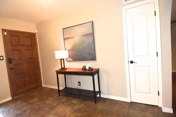 Phoenix, AZ 85028,10008 N 33RD Place